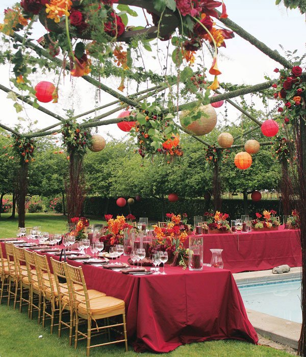 decoration reception en automne couleur rouge et orange